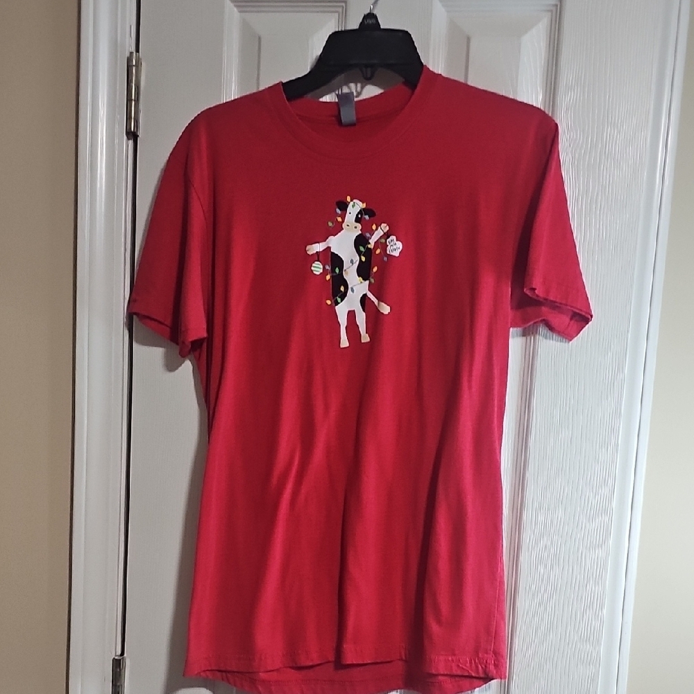 Chick-fil-A Cow Christmas T-Shirt‎ Eat Mor Chikin